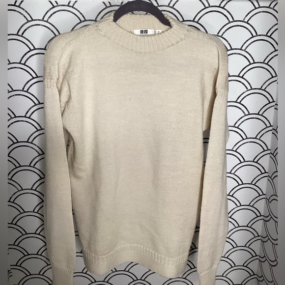 Uniqlo Beige Cable Knit Crewneck Sweater – Size Medium - Picture 8 of 10